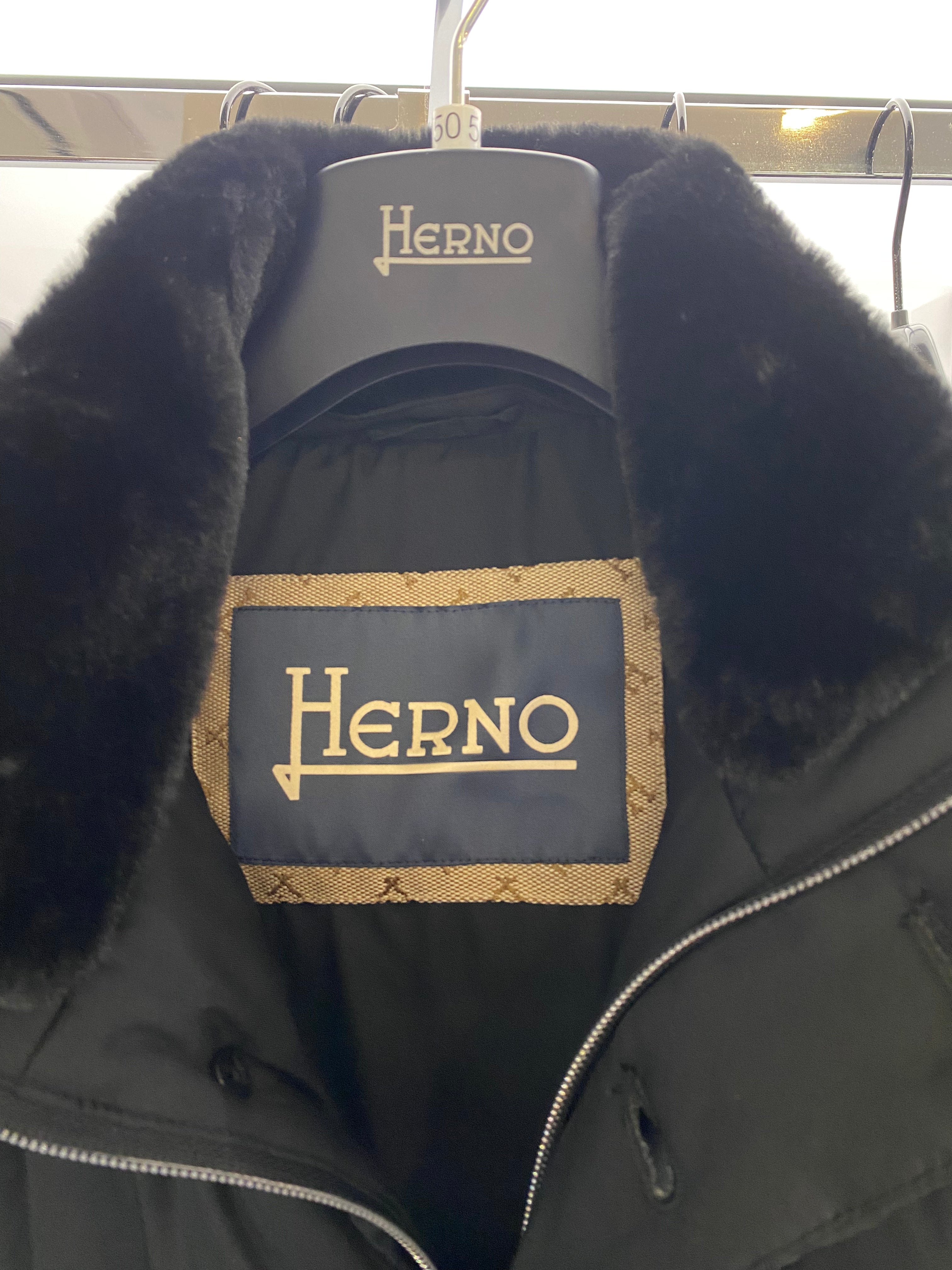 HERNO - Piumino Nero in Arendelle