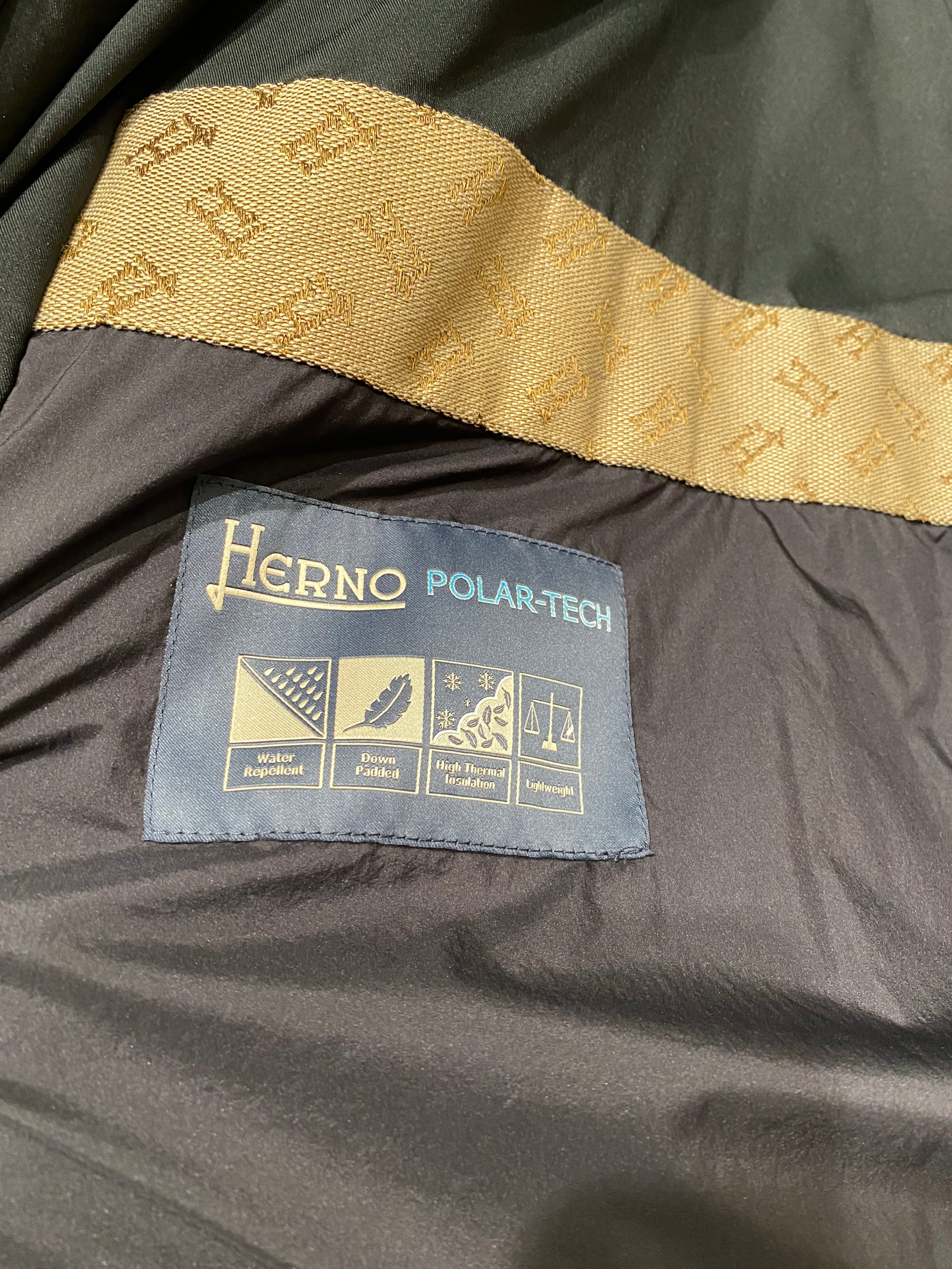 HERNO - Piumino Nero in Arendelle