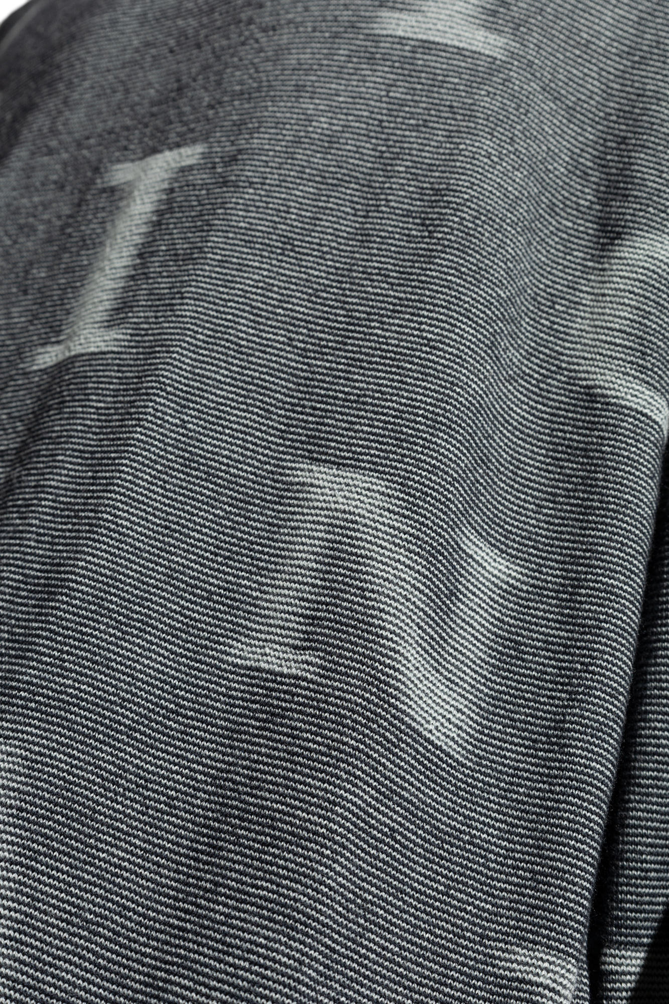 EMPORIO ARMANI - Maglione Grigio Scuro a micro righe bicolore con Lettering All Over